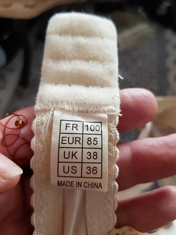 Sutiens bege e marrom de renda novos tamanho 100B – photo 6